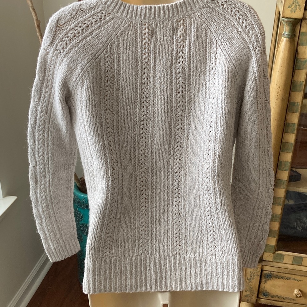 Hollister Women's V-Neck Sweater -Cream (S) - Picture 4 of 5